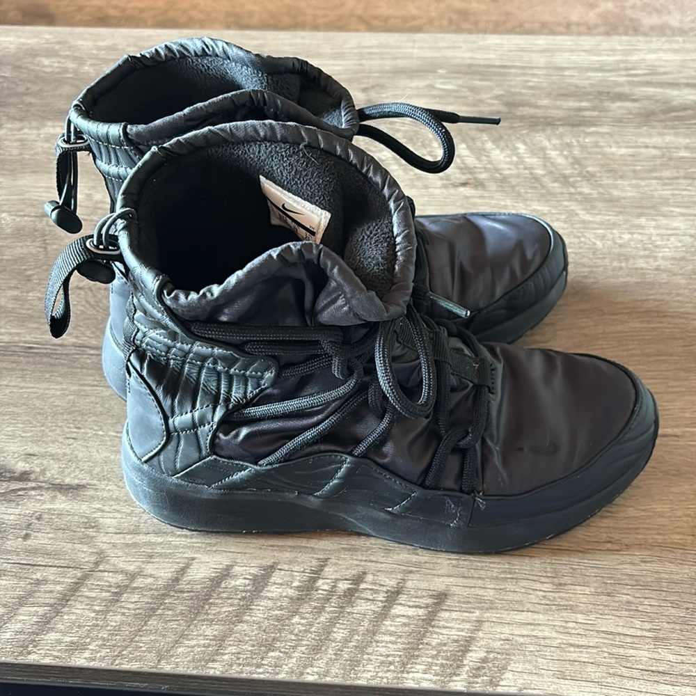 Nike Black Women's Insulated Ankle Rain Boots